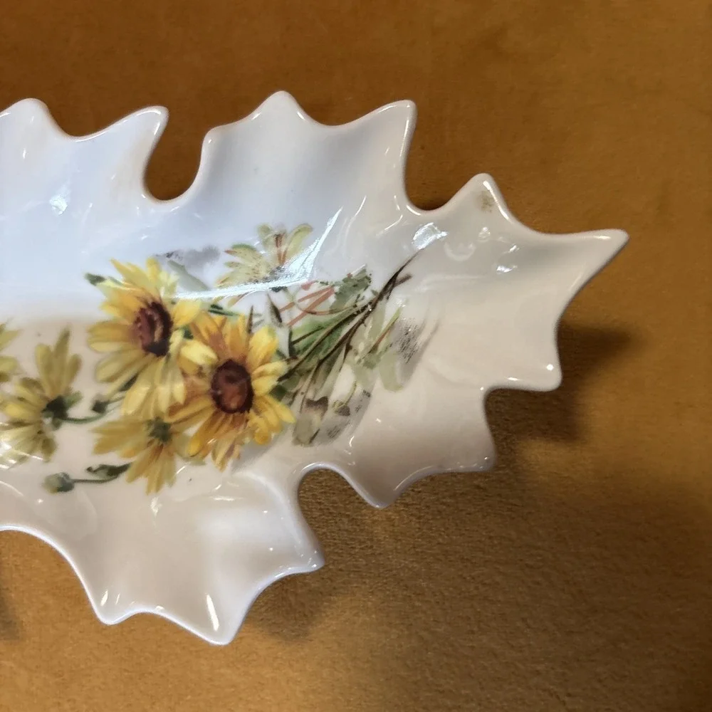 Mitterreich Bavaria Germany Porcelain Leaf Shaped Dish Yellow Daisy Flowers